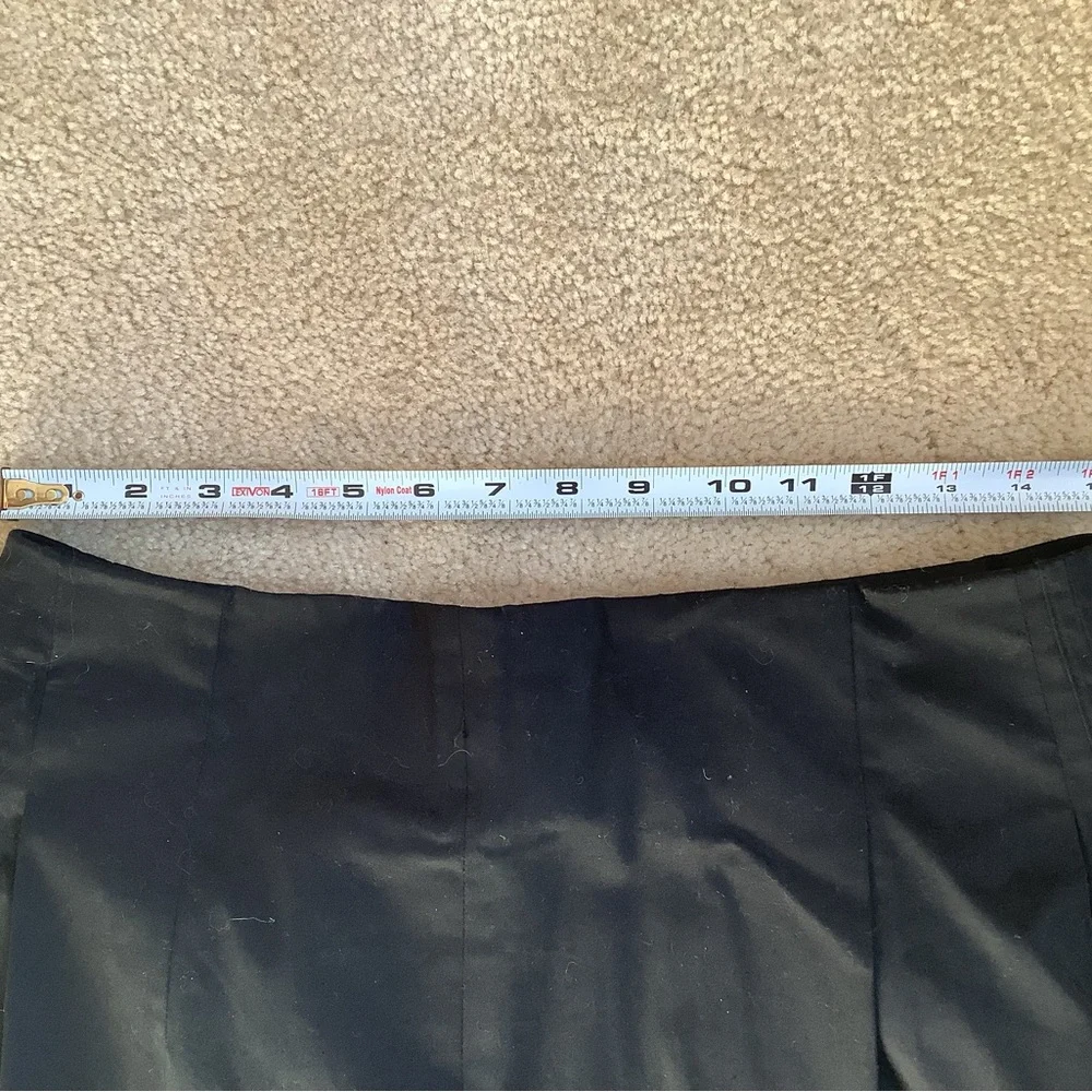 The Limited NWT black pleated skirt Sz 8.